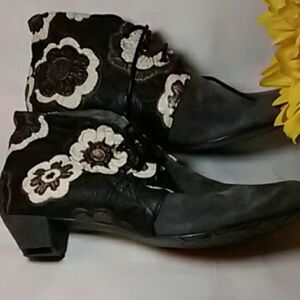 Django and Juliette Joyce Booties